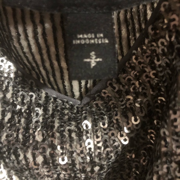 Express sequined sleeveless top - Picture 2 of 3